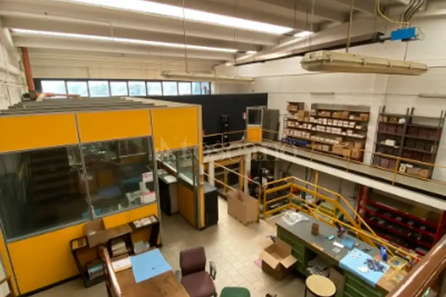 Capannone in vendita di 300 mq a €300,000 (rif. TS0203VE)