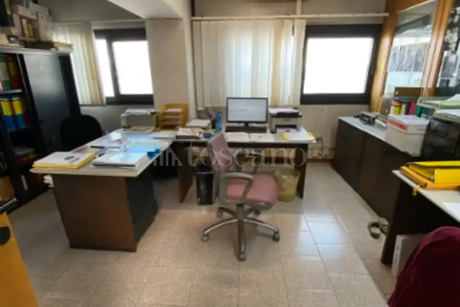 Capannone in vendita di 300 mq a €300,000 (rif. TS0203VE)