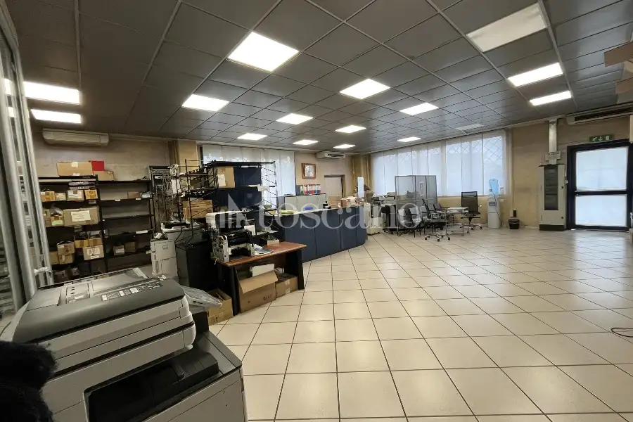 Ufficio in vendita di 240 mq a €210,000 (rif. TS0103VE-1)