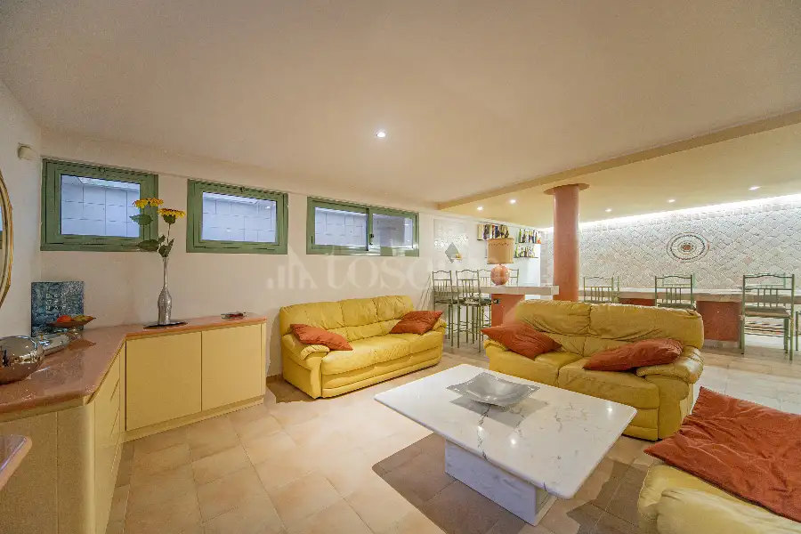 Villa in vendita di 500 mq a €990.000 (rif. 100/2025)