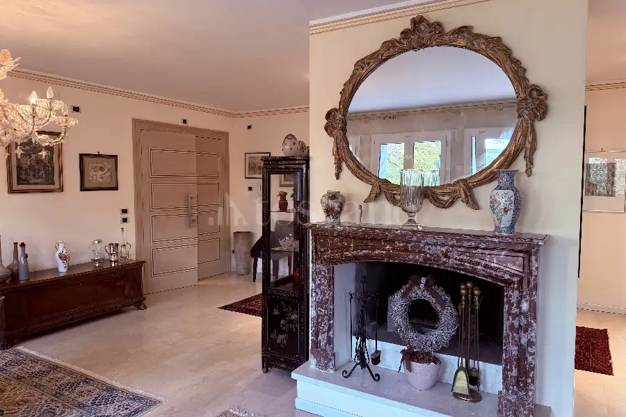 Villa Bifamiliare in vendita di 320 mq a €780.000 (rif. 65/2025)