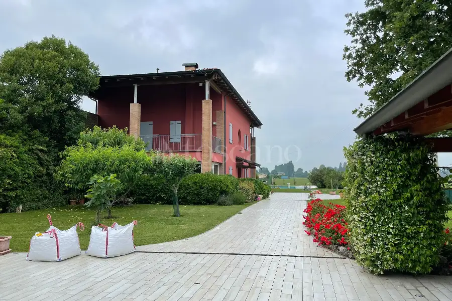 Casa Indipendente in vendita di 340 mq a €1.490.000 (rif. 24/2026)