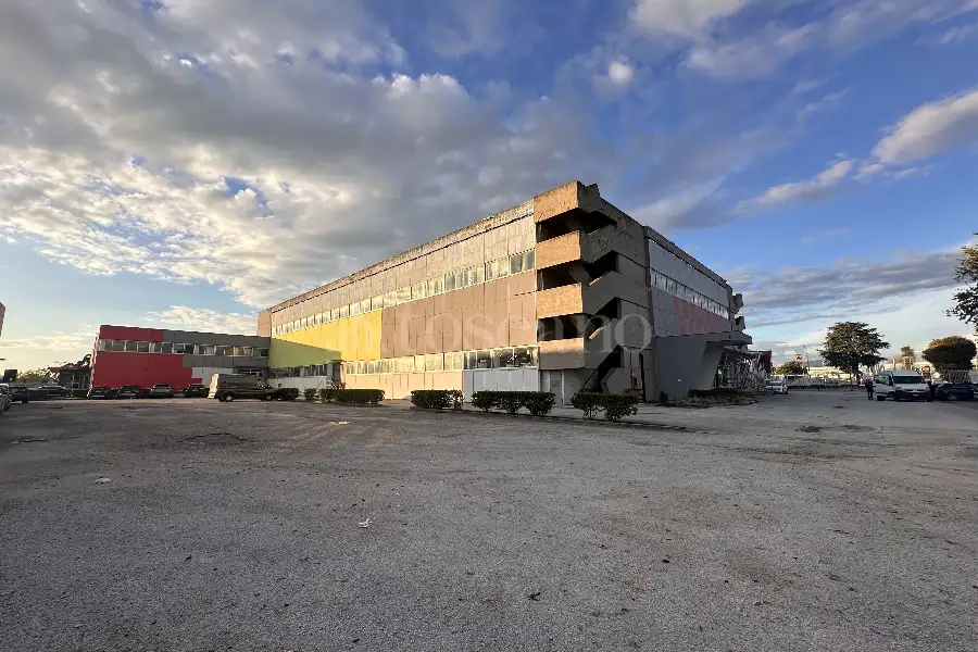 Negozio in vendita di 176 mq a €79.000 (rif. 31/2025)