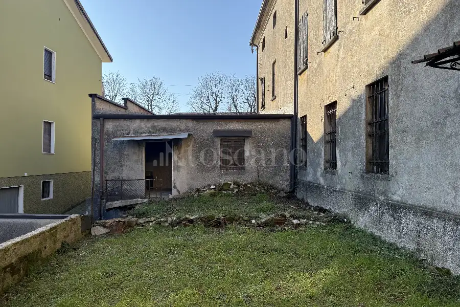 Rustico in vendita di 350 mq a €395.000 (rif. 3/2026)