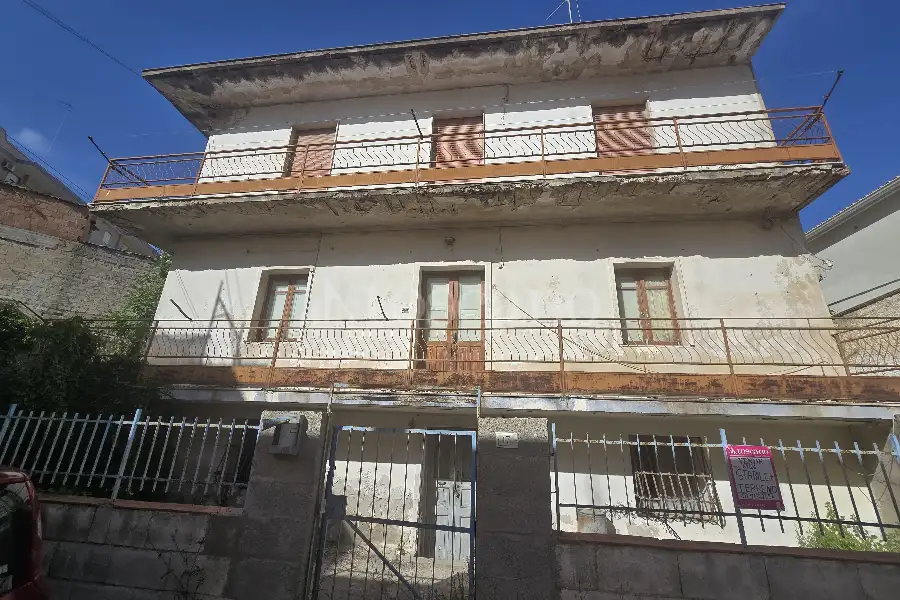 Palazzo in vendita di 328 mq a €265.000 (rif. 61/2026)