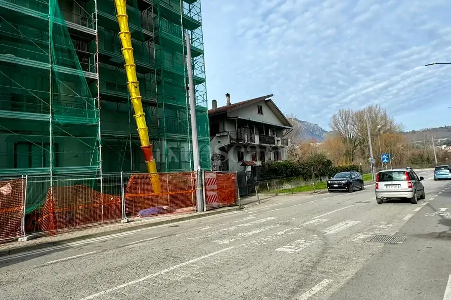 Negozio in affitto di 330 mq a €2.500 (rif. 10/2026)