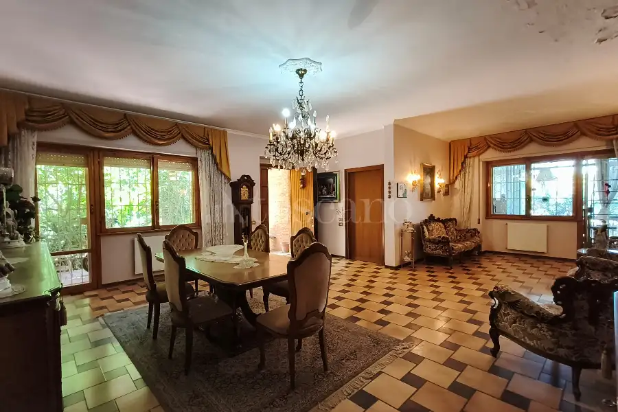 Villa Plurifamiliare in vendita di 270 mq a €485.000 (rif. 51/2026)
