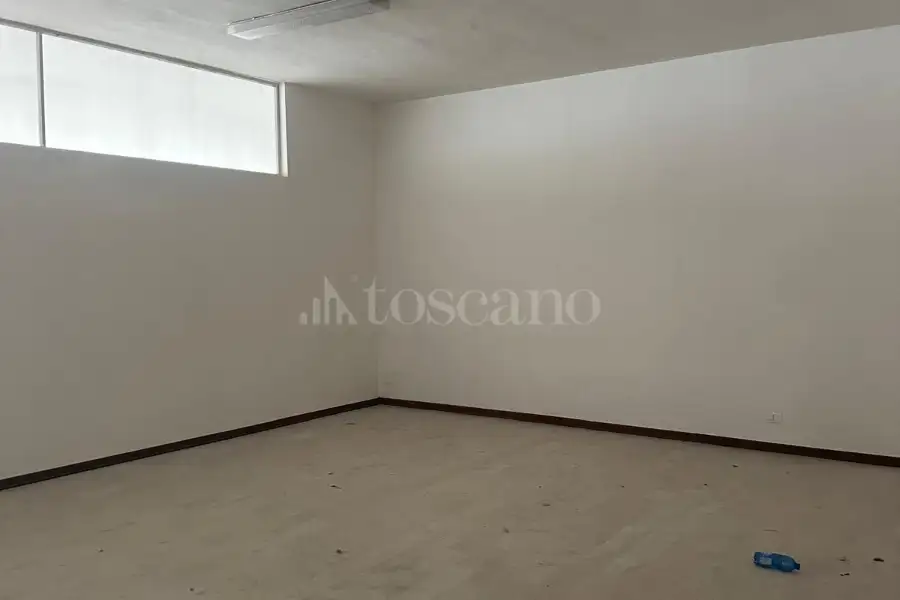 Negozio in vendita di 4.995 mq a €1.500.000 (rif. 118/2025)