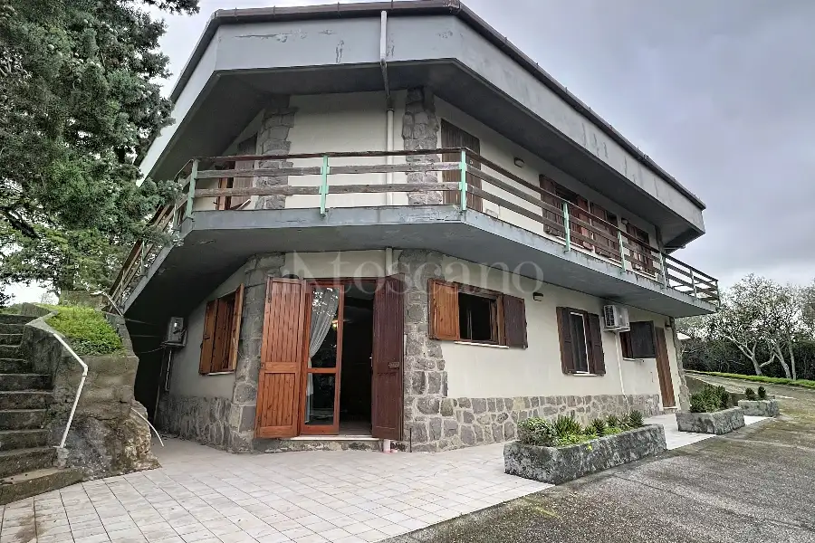 Casa Indipendente in vendita di 300 mq a €330.000 (rif. 24/2026)