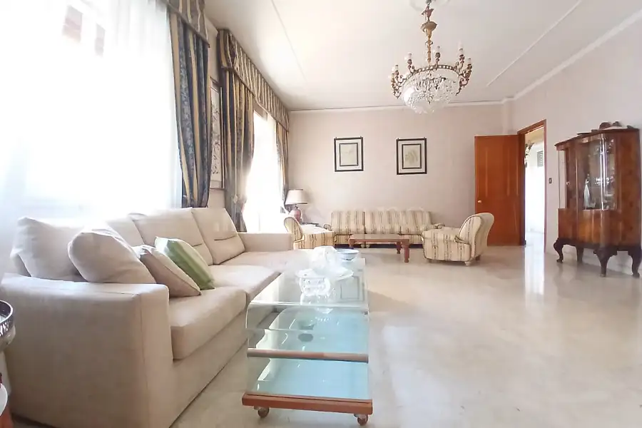 Casa in vendita di 220 mq a €965.000 (rif. 42/2026)