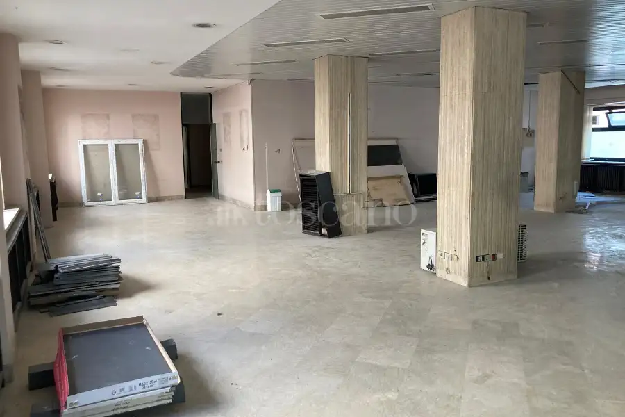 Negozio in affitto di 500 mq a €4.000 (rif. 27/2025)
