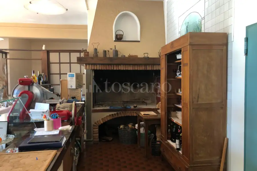 Attività Commerciale in vendita di 1.300 mq a €500.000 (rif. 51/2025)