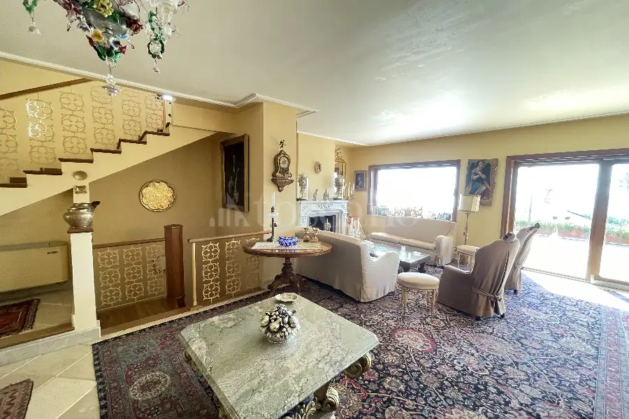 Villa in vendita di 500 mq a €1.500.000 (rif. 45/2025)