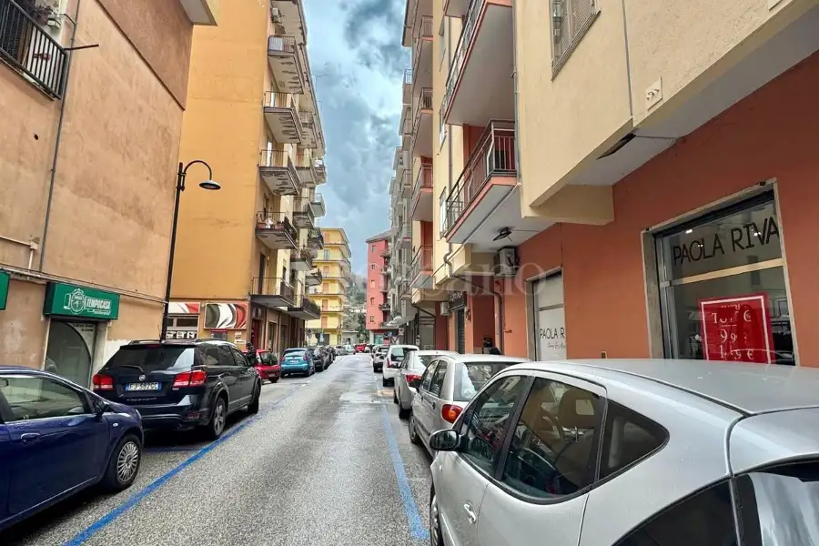 Negozio in affitto di 60 mq a €500 (rif. 124/2026)