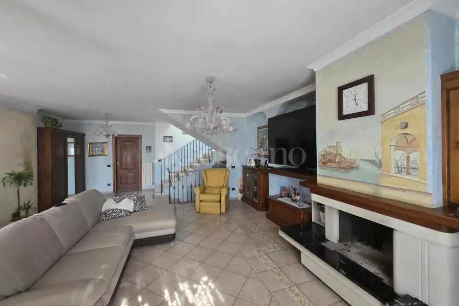 Casa Indipendente in vendita di 410 mq a €615.000 (rif. 40/2025)