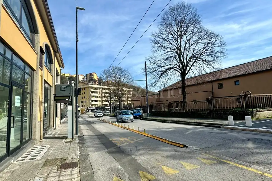 Negozio in affitto di 150 mq a €1.200 (rif. 8/2026)