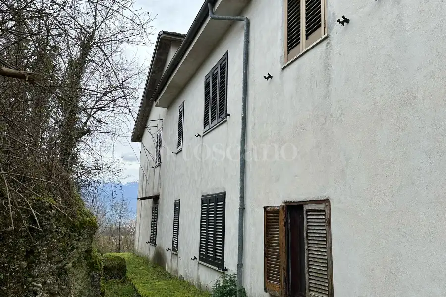 Villa Bifamiliare in vendita di 250 mq a €90.000 (rif. 6/2025)