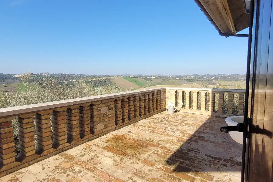Villa in vendita di 480 mq a €880.000 (rif. 4/2026)