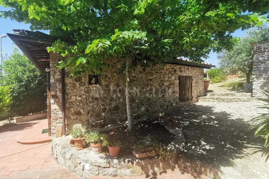 Casale in vendita di 300 mq a €570.000 (rif. 24/2022)