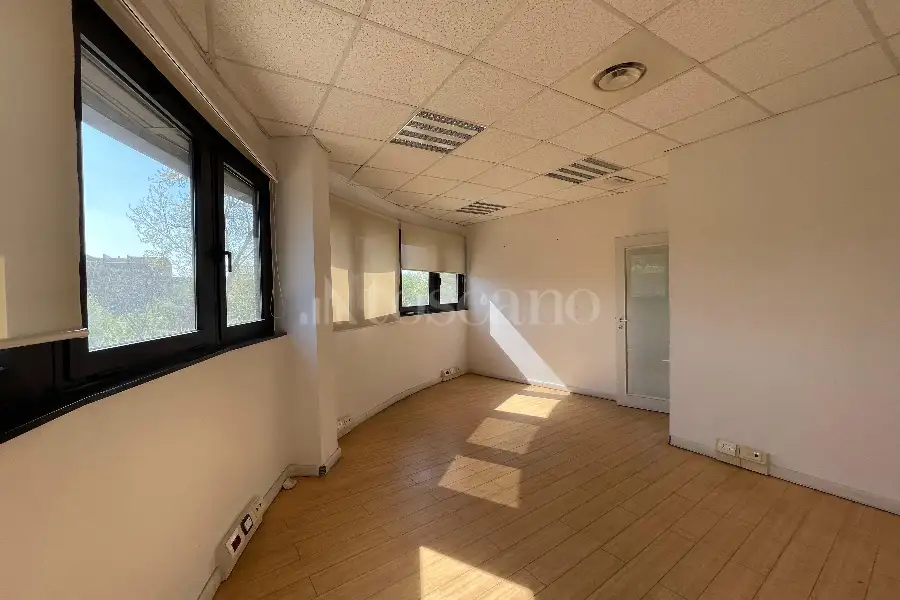 Ufficio in affitto di 497 mq a €9.800 (rif. 81/2023)
