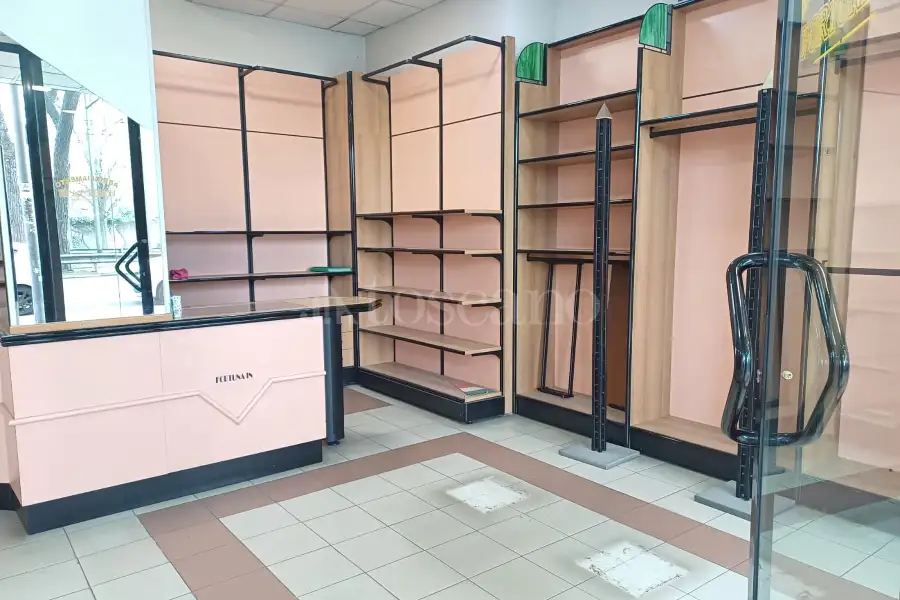 Negozio in vendita di 124 mq a €225.000 (rif. 4/2026)