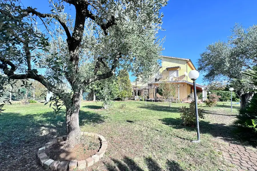 Villa in vendita di 350 mq a €475.000 (rif. 15/2025)