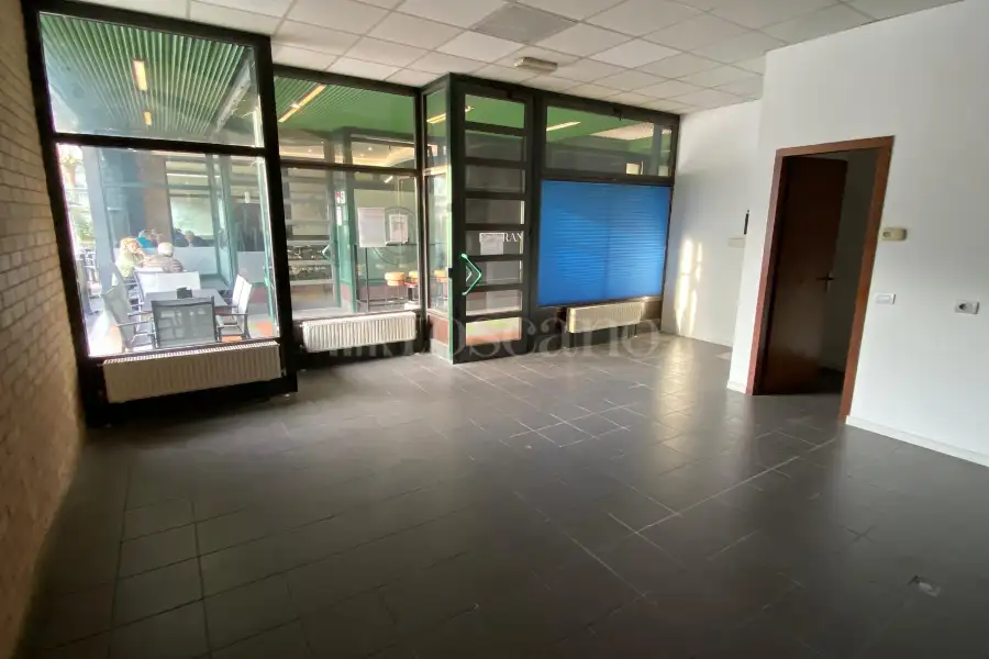 Negozio in affitto di 40 mq a €850 (rif. 39/2026)