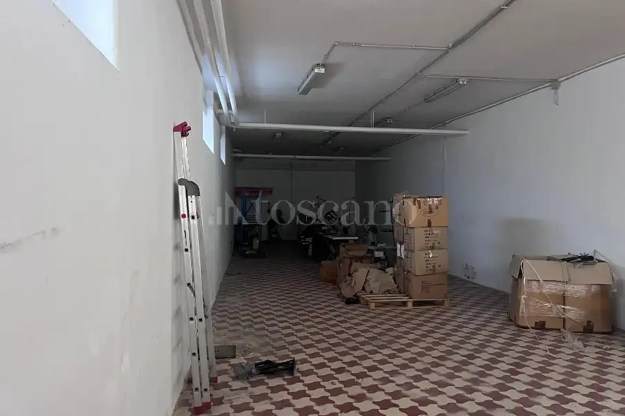 Negozio in affitto di 282 mq a €2.000 (rif. 16/2026)