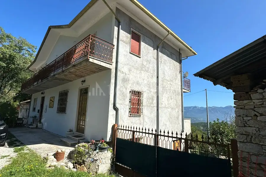 Casa Indipendente in vendita di 300 mq a €249.000 (rif. 18/2026)