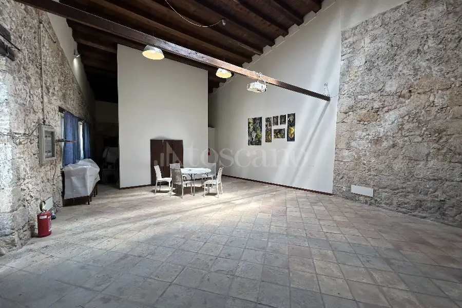 Villa in vendita di 700 mq a €720.000 (rif. 94/2026)