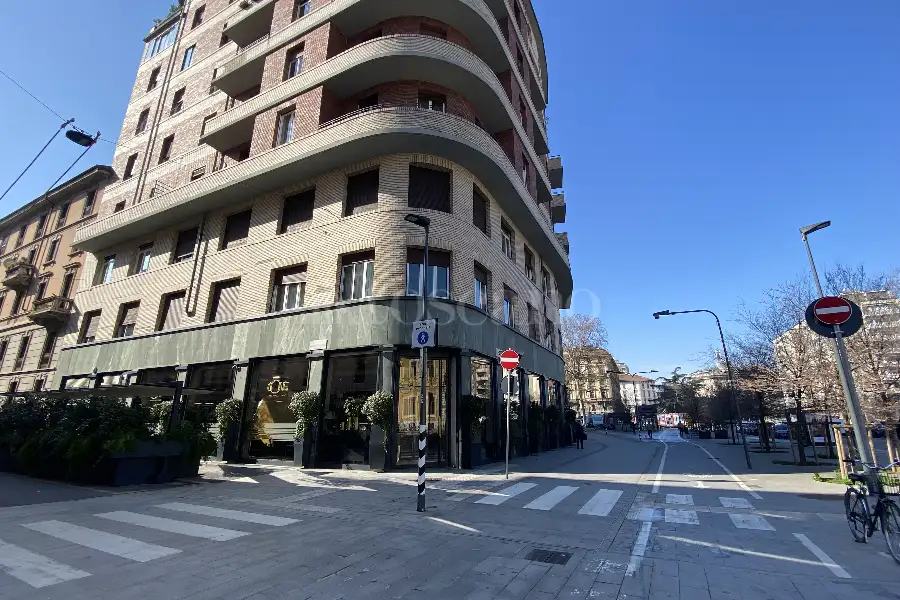 Negozio in vendita di 100 mq a €1.090.000 (rif. 5/2026)