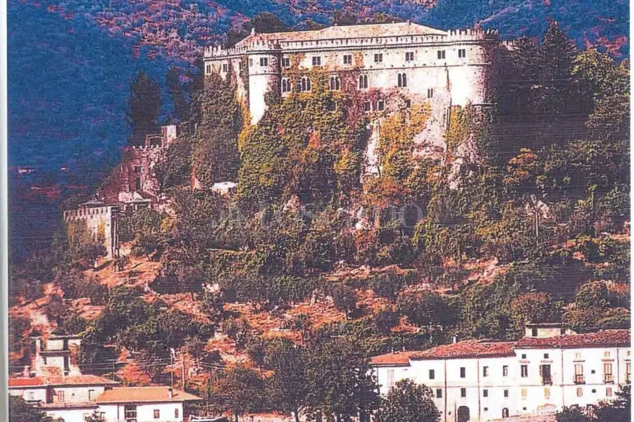 Palazzo in vendita di 3.000 mq trattativa riservata (rif. 69/2026)