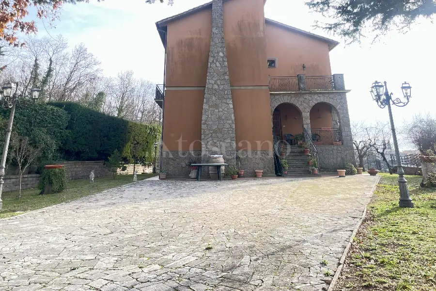 Villa in vendita di 400 mq a €295.000 (rif. 2/2026)