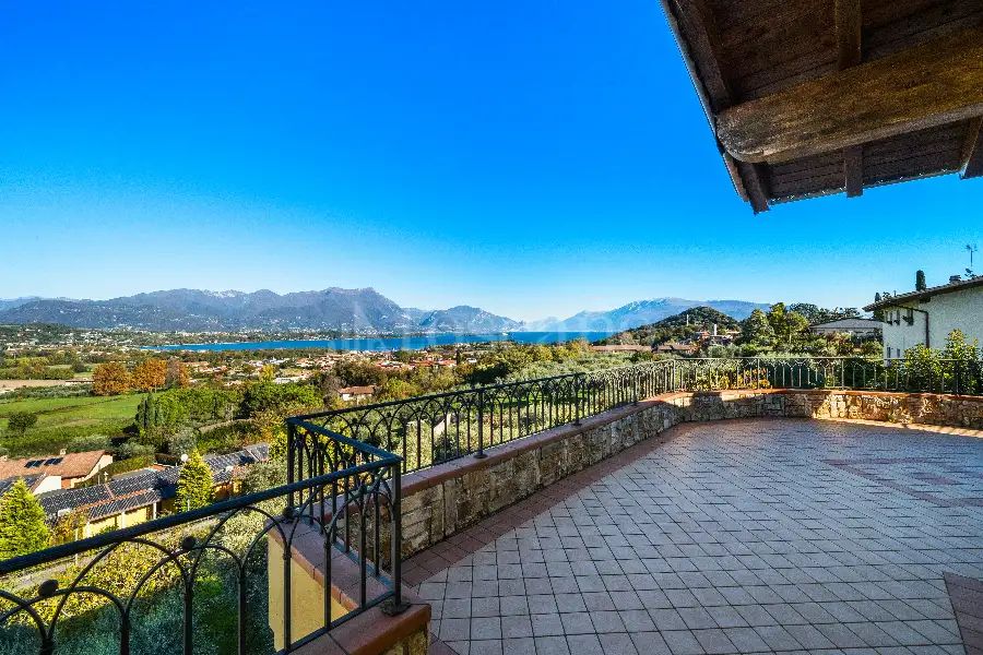 Villa in vendita di 583 mq a €2.680.000 (rif. 66/2025)