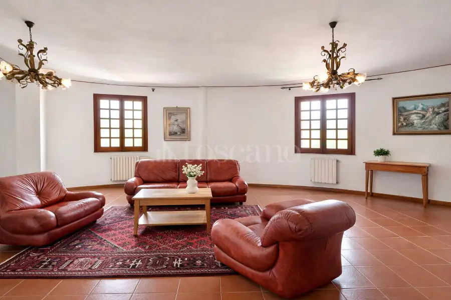 Villa in vendita di 565 mq a €995.000 (rif. 3/2026)