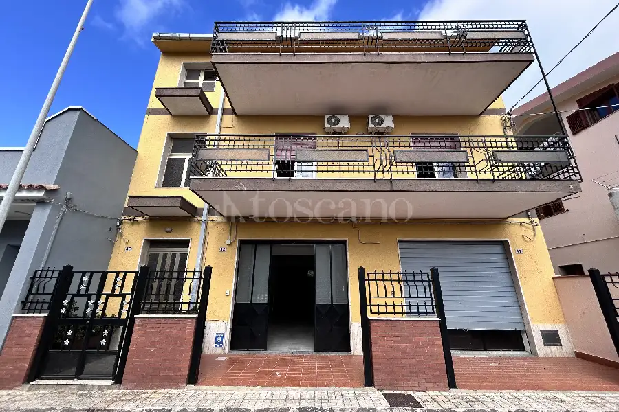 Negozio in vendita di 143 mq a €35.000 (rif. 51/2026)