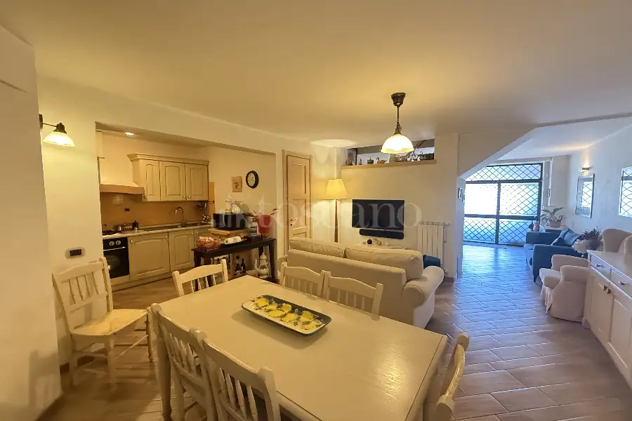 Villa Bifamiliare in vendita di 200 mq a €499.000 (rif. 10/2025)