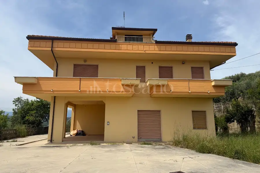 Casa Indipendente in vendita di 400 mq a €210.000 (rif. 46/2026)