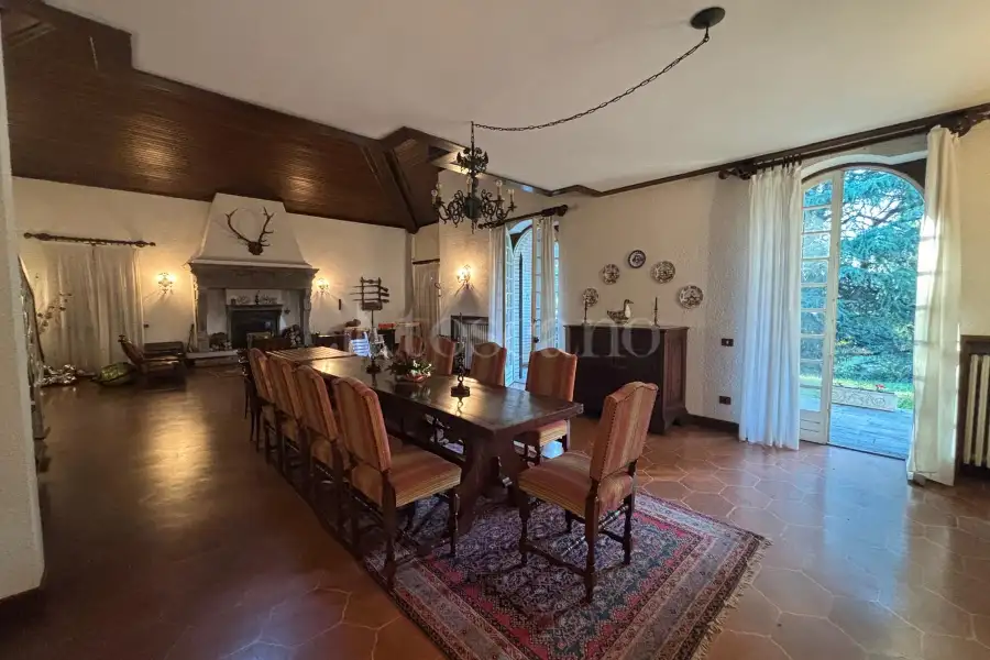 Villa Plurifamiliare in vendita di 370 mq a €1.200.000 (rif. 43/2025)