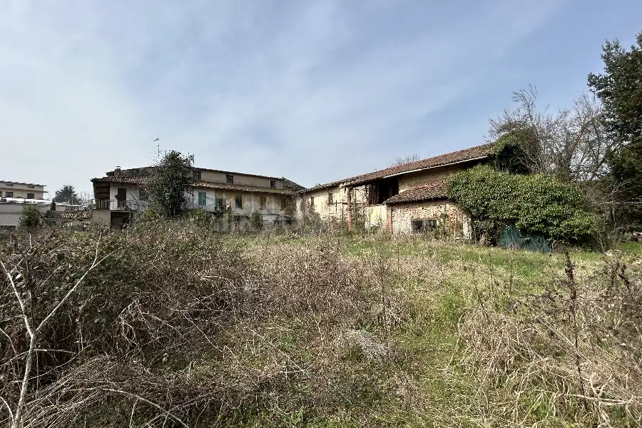Casale in vendita di 3.000 mq a €850.000 (rif. 5/2026)
