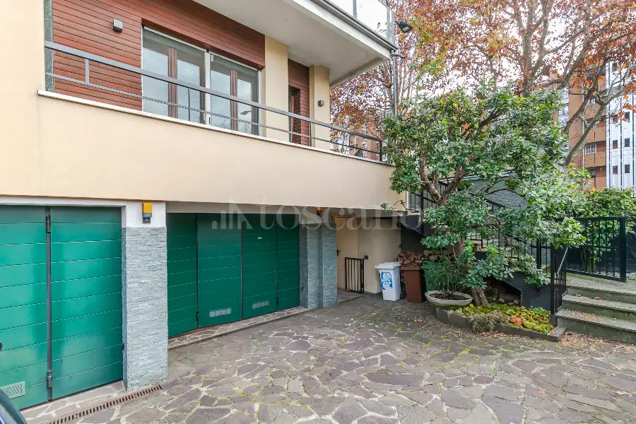 Villa Bifamiliare in vendita di 680 mq a €2.580.000 (rif. 24/2025)