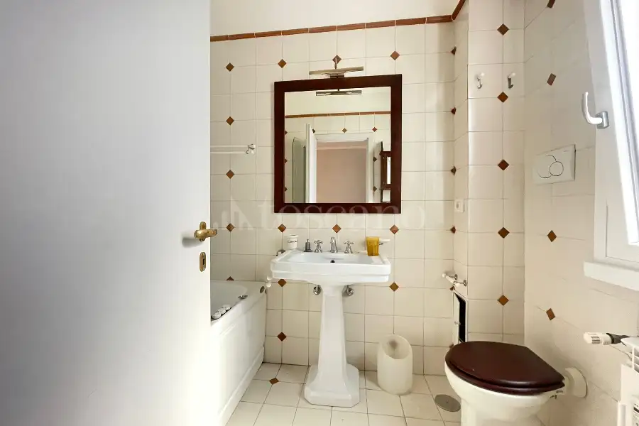 Attico in vendita di 230 mq a €1.400.000 (rif. 1/2026)
