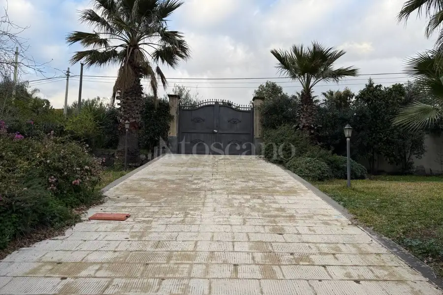 Villa Bifamiliare in vendita di 265 mq a €550.000 (rif. 215/2025)