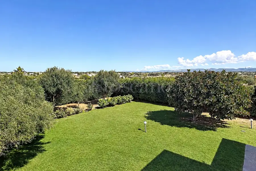 Casa Indipendente in vendita di 250 mq a €879.000 (rif. 203/2026)
