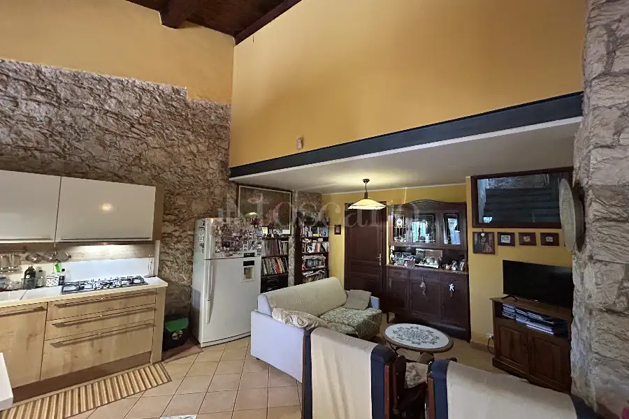 Villa in vendita di 700 mq a €720.000 (rif. 94/2026)