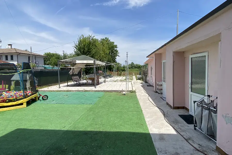 Casa Indipendente in vendita di 232 mq a €255.000 (rif. 17/2026)