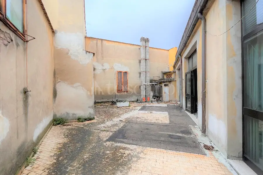 Magazzino in vendita di 820 mq a €620.000 (rif. 25/2026)