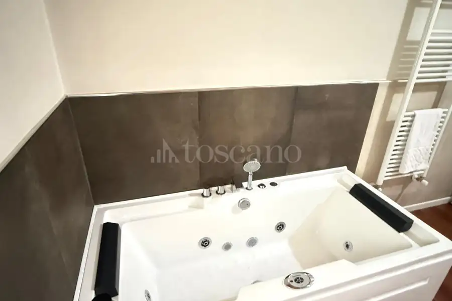 Casale in vendita di 300 mq a €990.000 (rif. 9/2026)