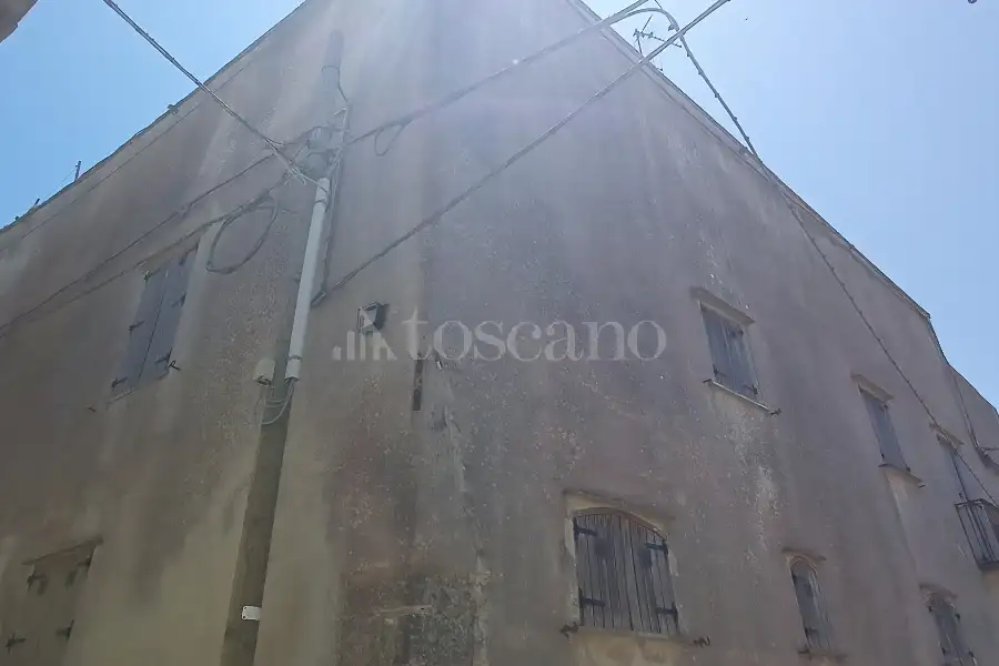 Casa in vendita di 480 mq a €450.000 (rif. 37/2026)