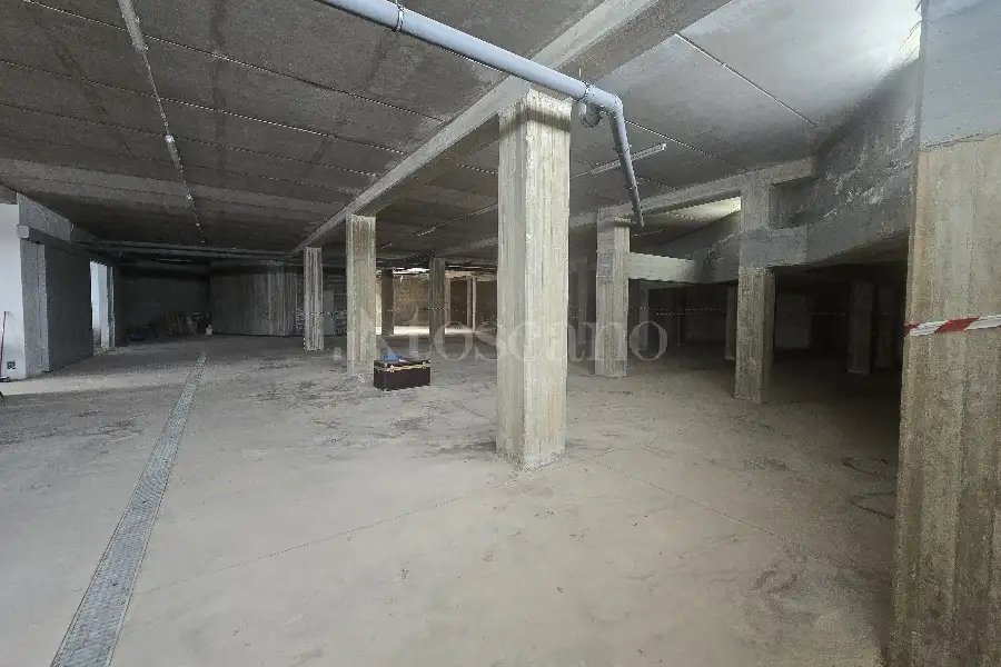 Magazzino in vendita di 680 mq a €350.000 (rif. 77/2026)